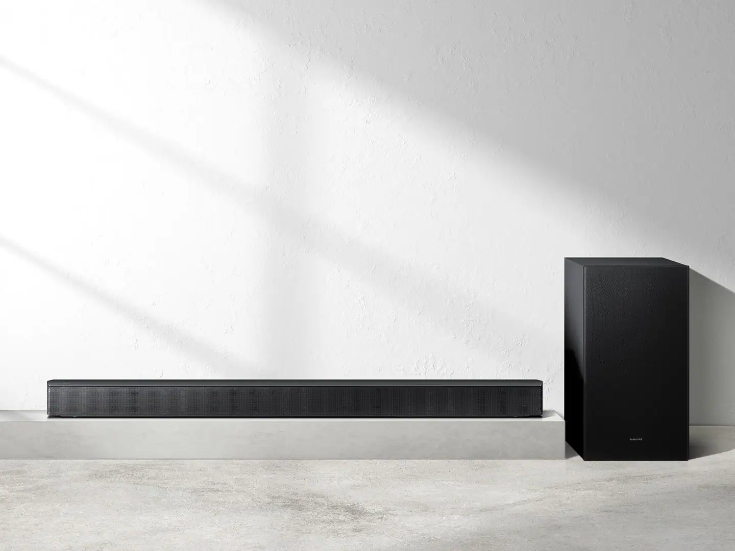 ae_ar-feature-elevate-your-experience-with-3d-surround-sound-and-a-built-in-center-speaker-547141326 Samsung B-series Soundbar 3.1 ch Subwoofer, HW-B650F/ZN - Black - Image 1